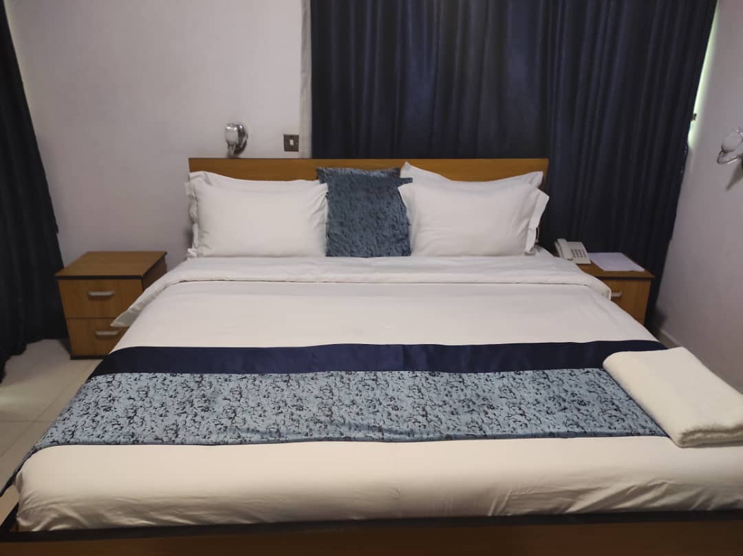 /web/uploads/116/H53 Suites/room-photos/Deluxe room/h53 D.jpg